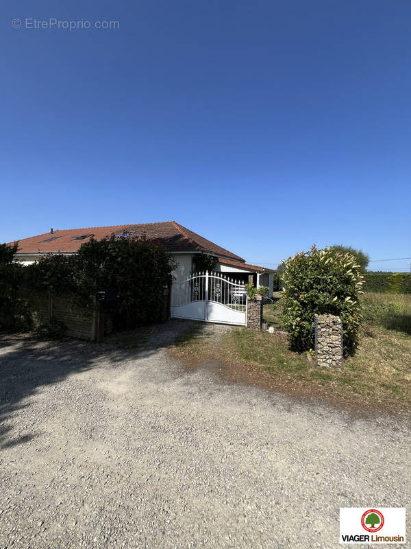 Maison à SAUVIAT-SUR-VIGE