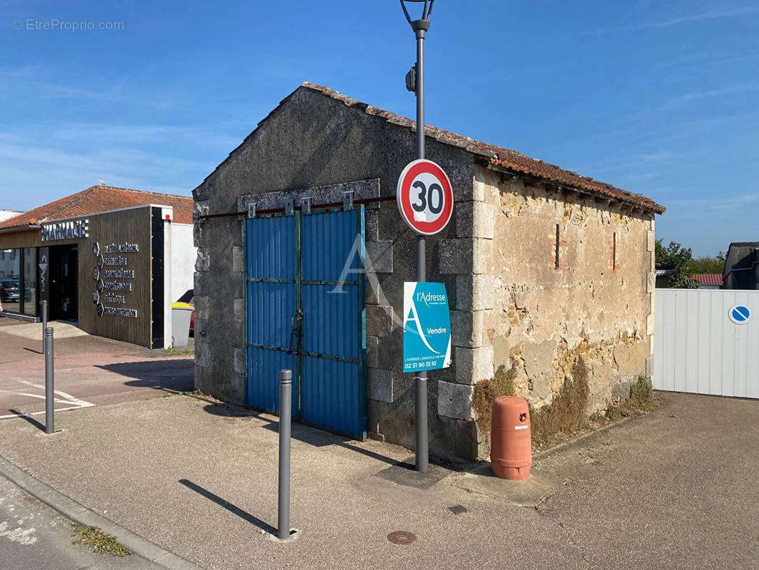 Parking à AVRILLE