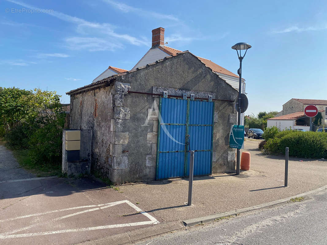 Parking à AVRILLE