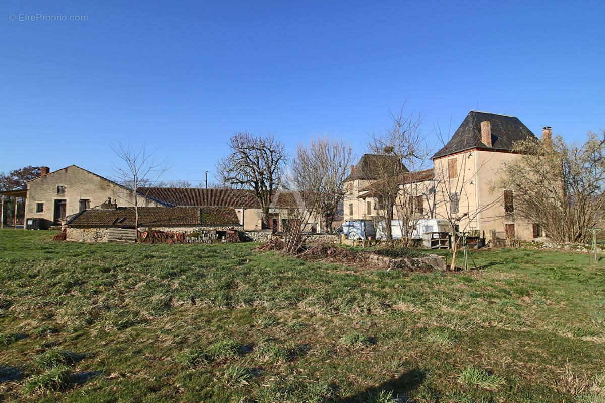 Maison à PUY-L&#039;EVEQUE