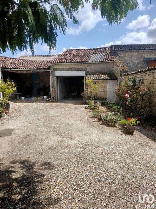 Photo 3 - Maison à NEUVICQ-LE-CHATEAU