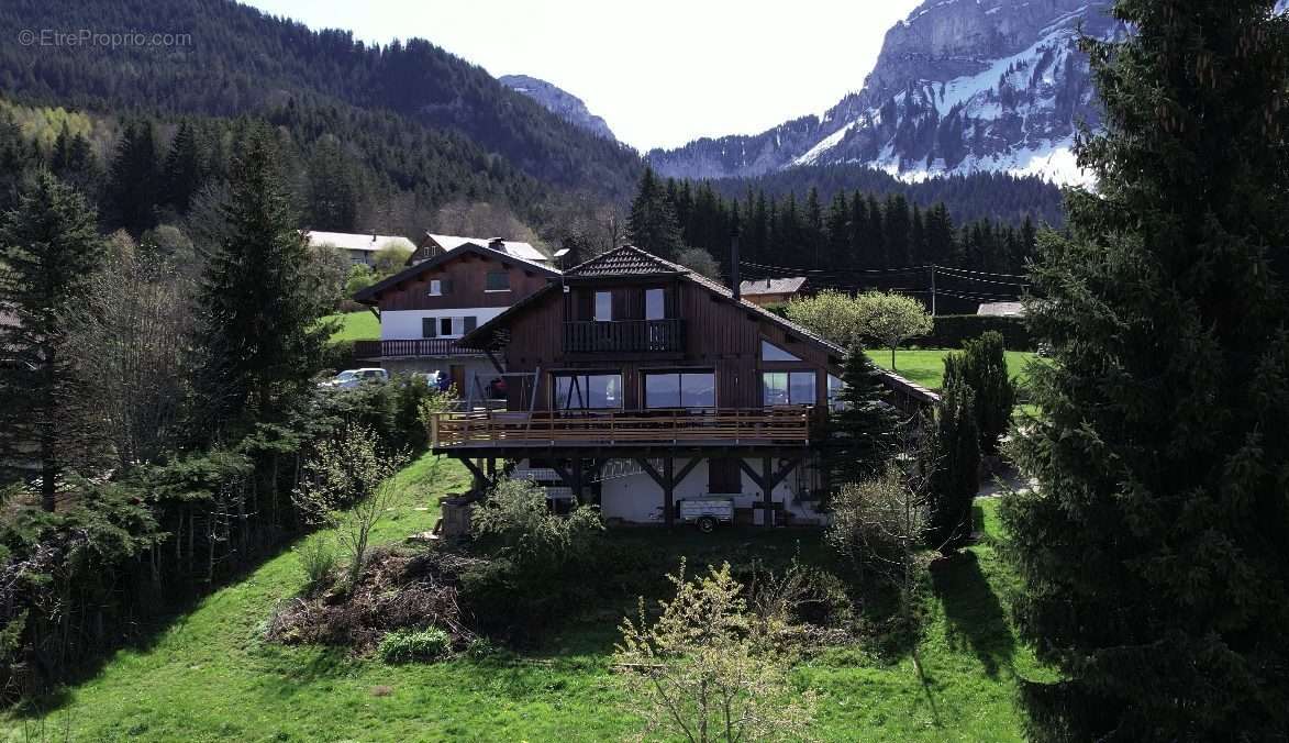 Maison à LA ROCHE-SUR-FORON