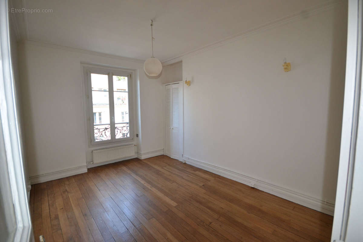 Appartement à PARIS-10E