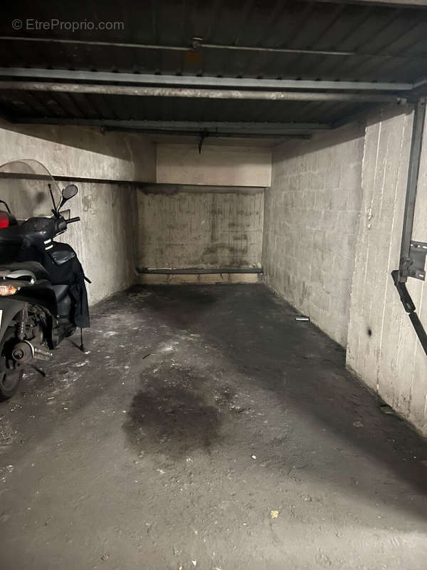 Parking à PARIS-10E