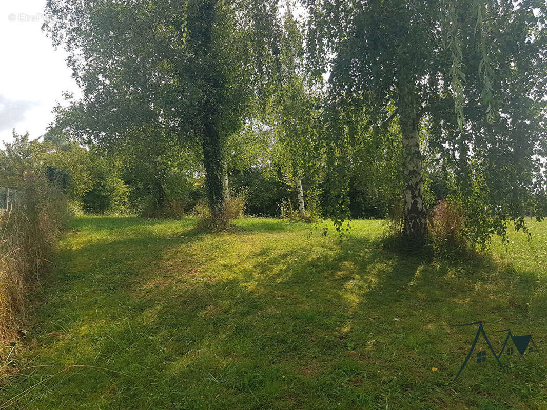 Terrain à SAINT-AMAND-MONTROND