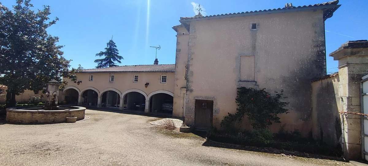 Maison à VIEUX-RUFFEC