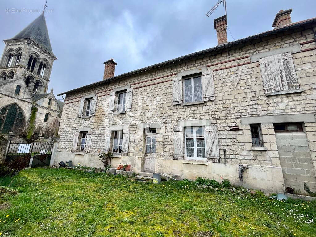 Maison à VAILLY-SUR-AISNE