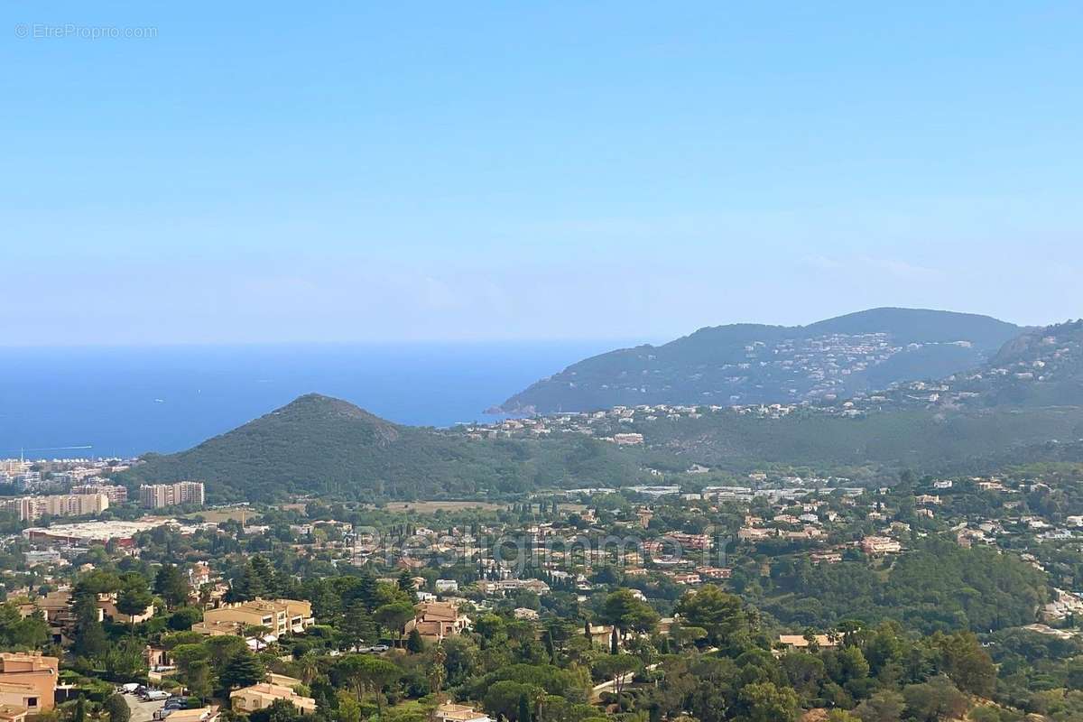 Appartement à MANDELIEU-LA-NAPOULE