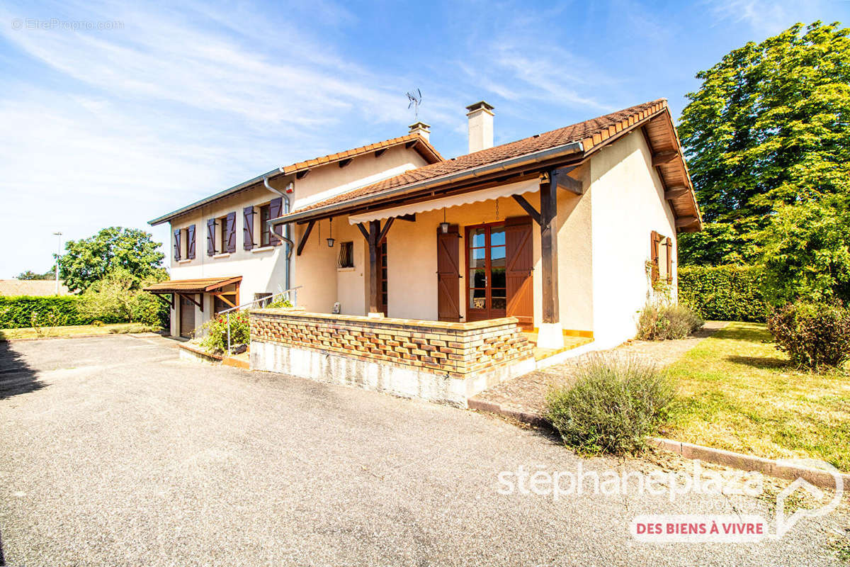 Maison à MONTREVEL-EN-BRESSE