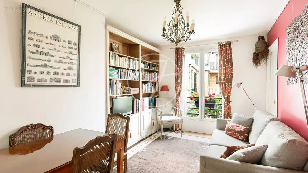 Appartement à PARIS-7E