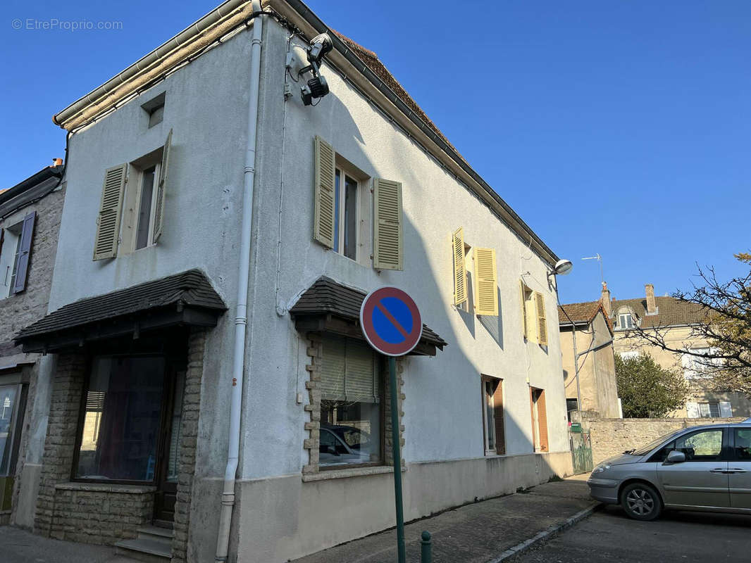 Maison à SAINT-BONNET-DE-JOUX