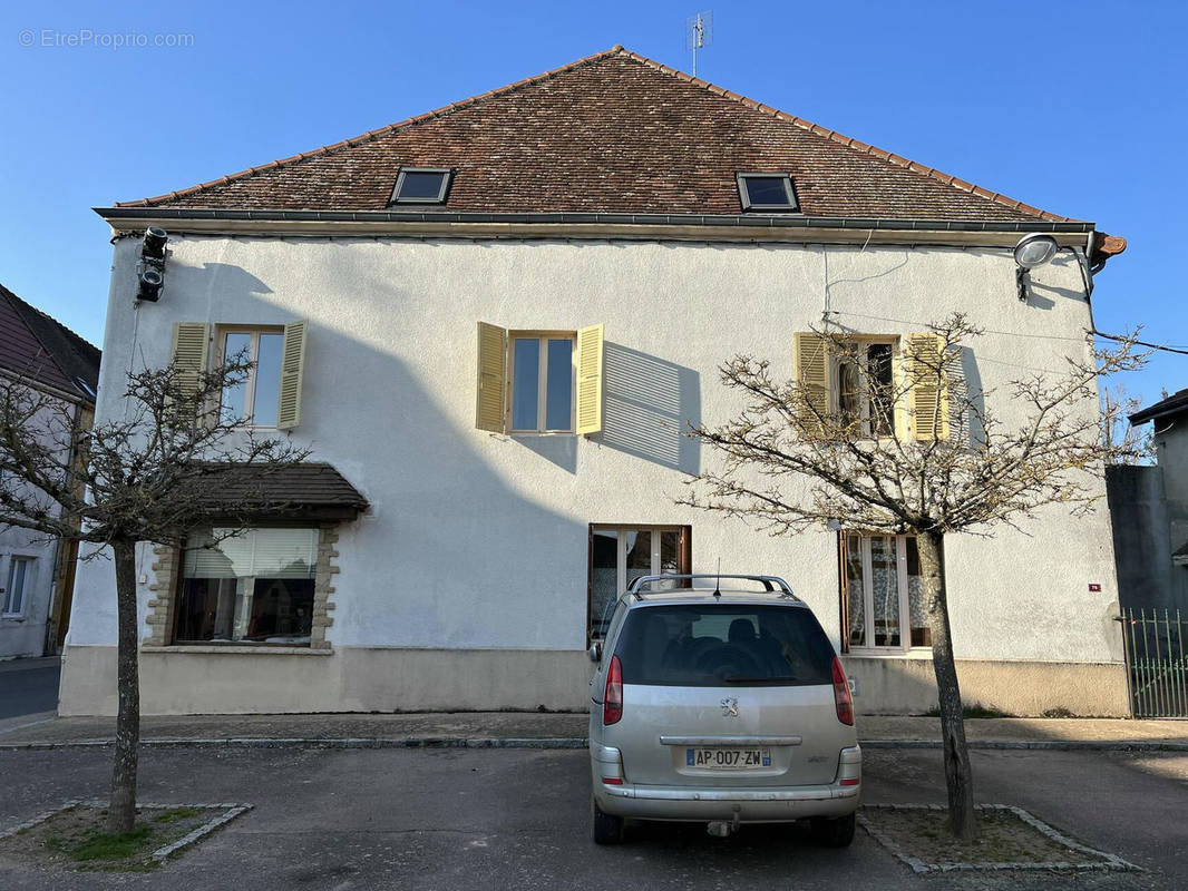 Maison à SAINT-BONNET-DE-JOUX