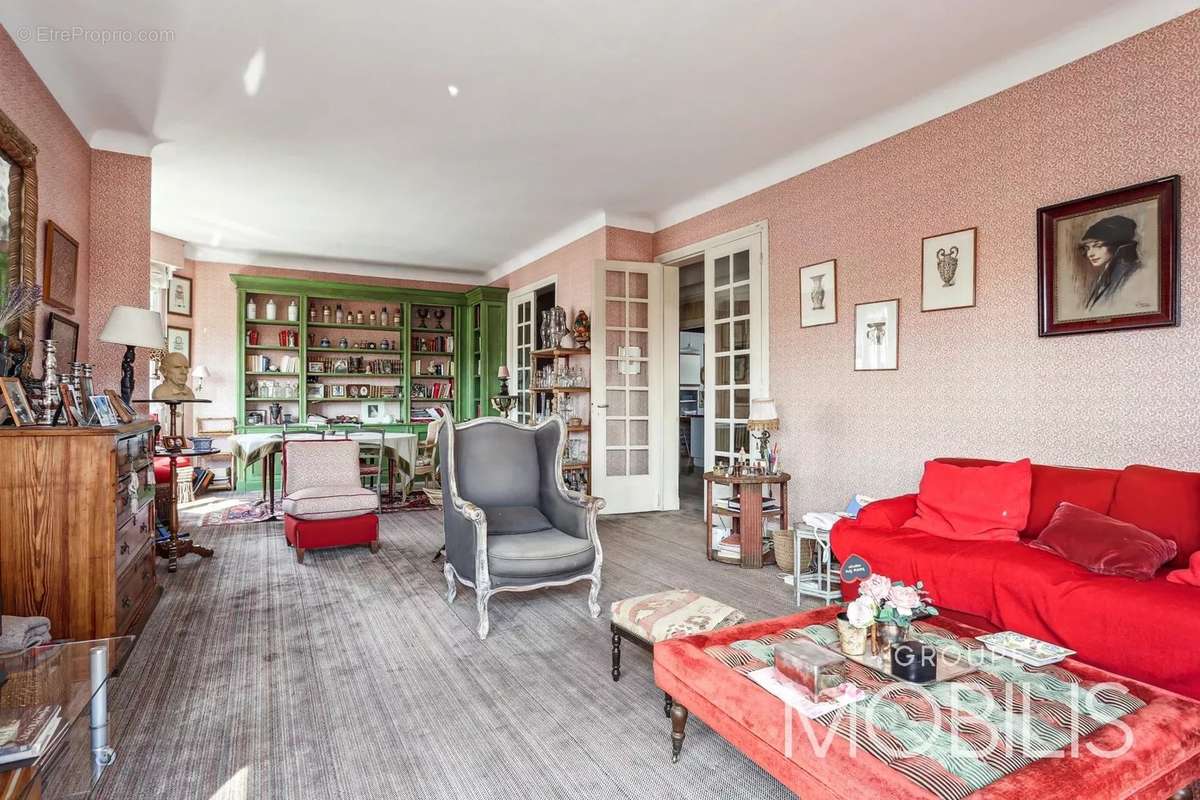 Appartement à NEUILLY-SUR-SEINE