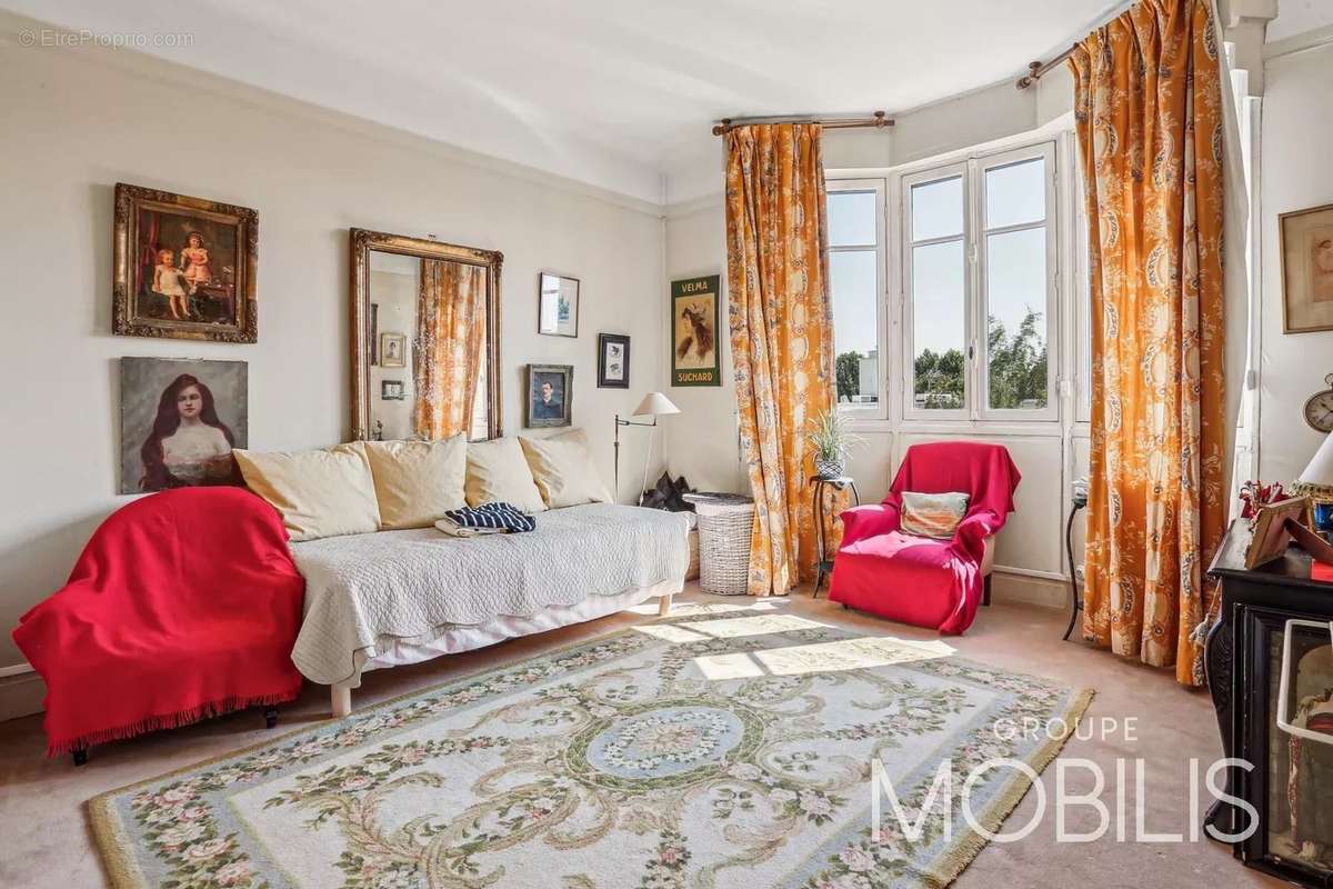 Appartement à NEUILLY-SUR-SEINE