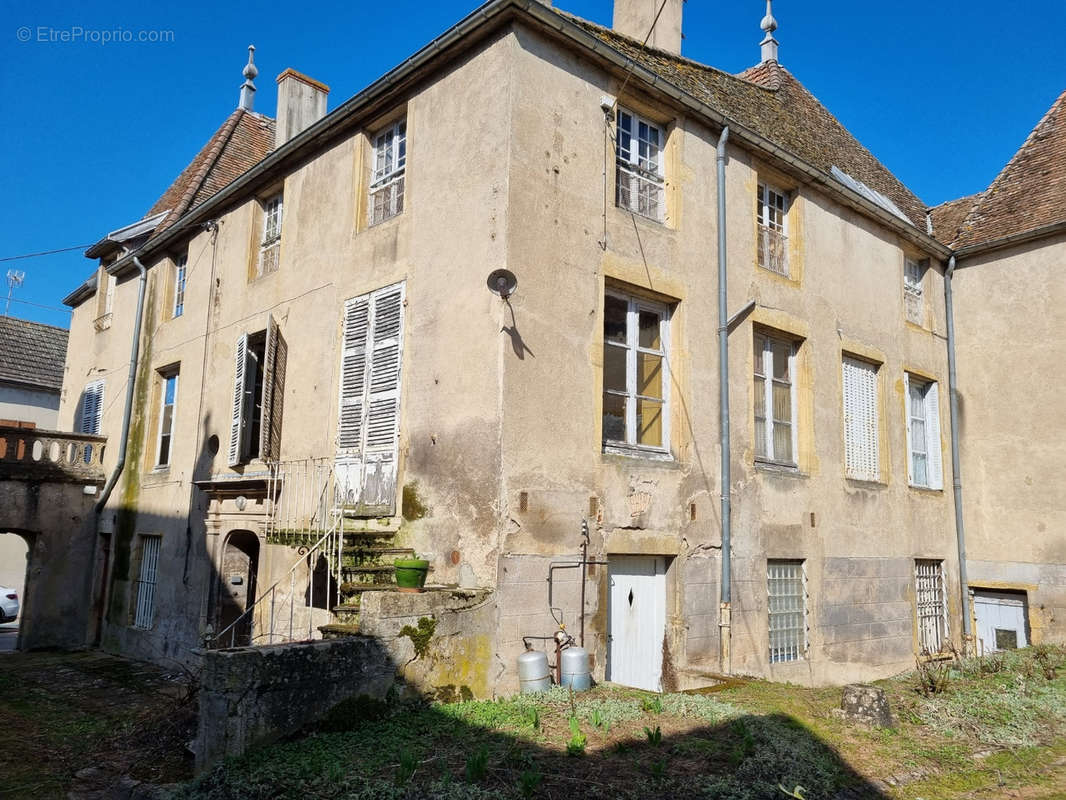 Maison à LA CLAYETTE