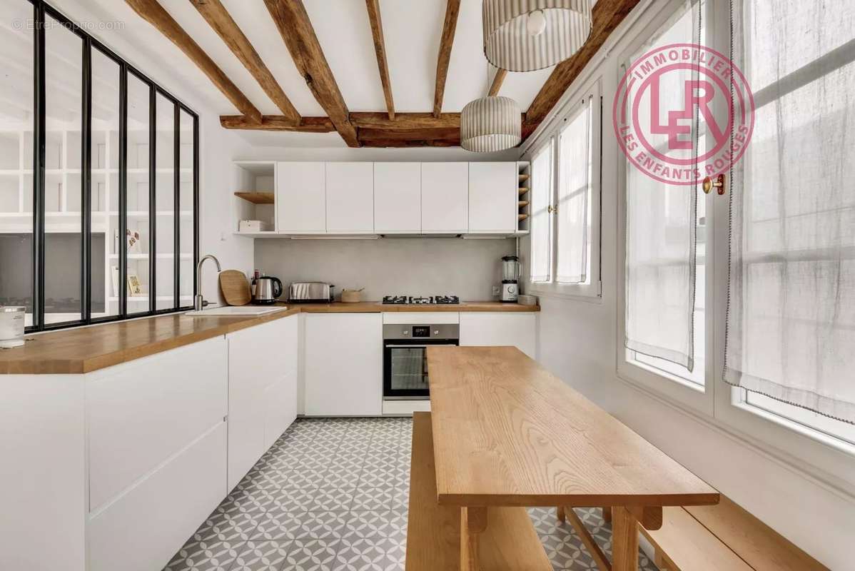 Appartement à PARIS-3E