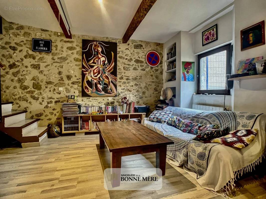 Appartement à MARSEILLE-3E