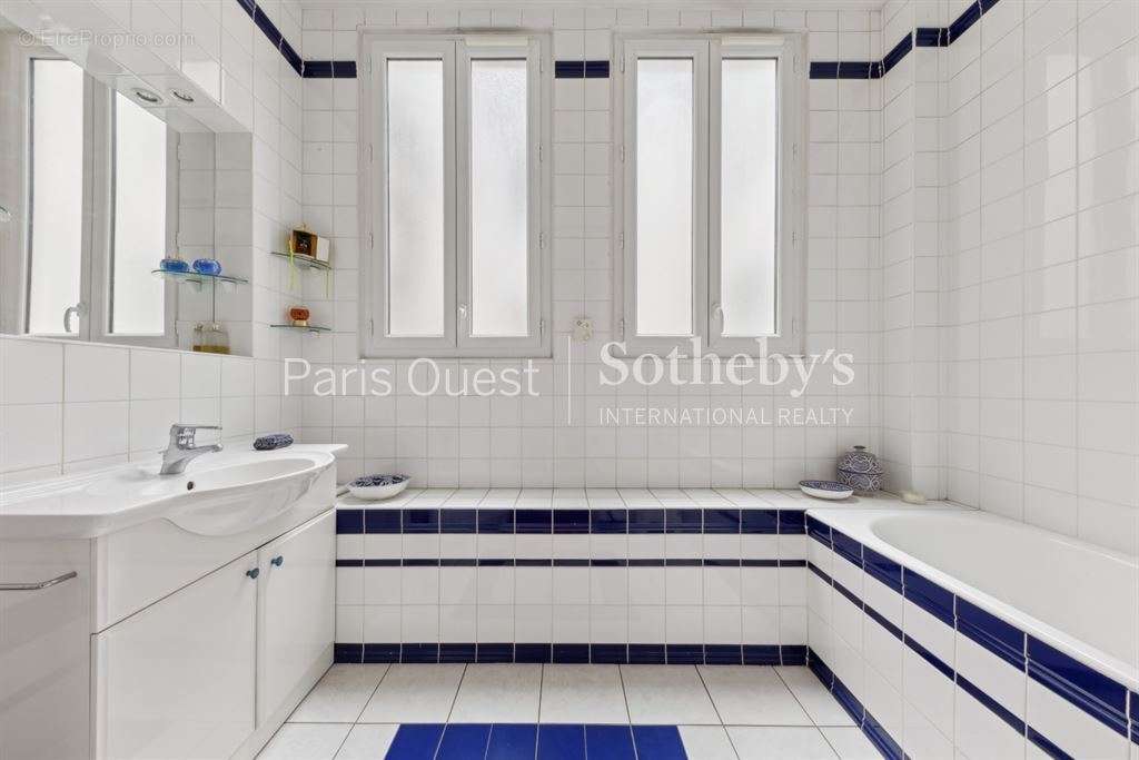 Appartement à PARIS-16E