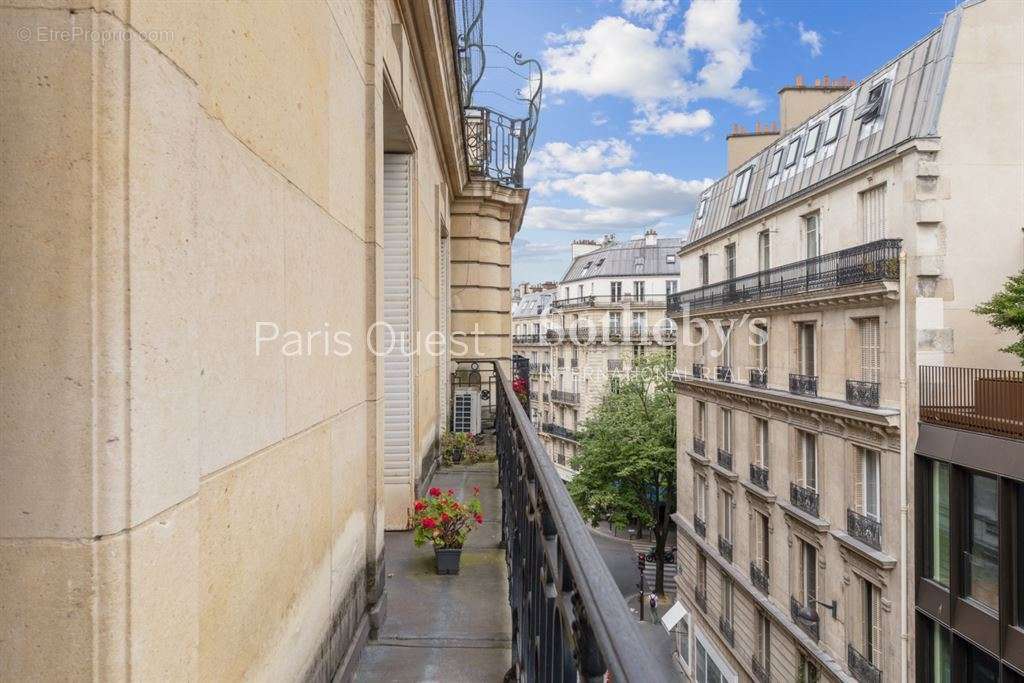 Appartement à PARIS-16E