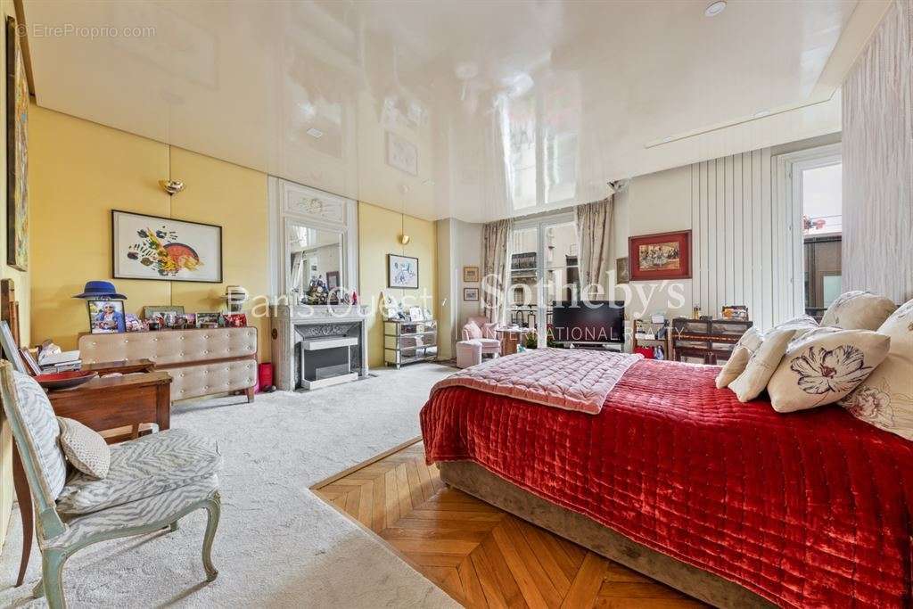 Appartement à PARIS-16E