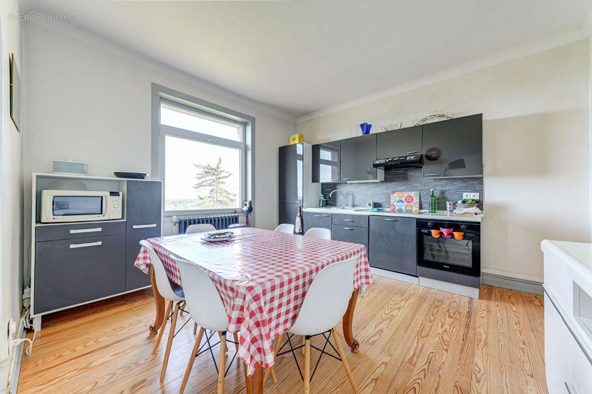 Appartement à RILLIEUX-LA-PAPE