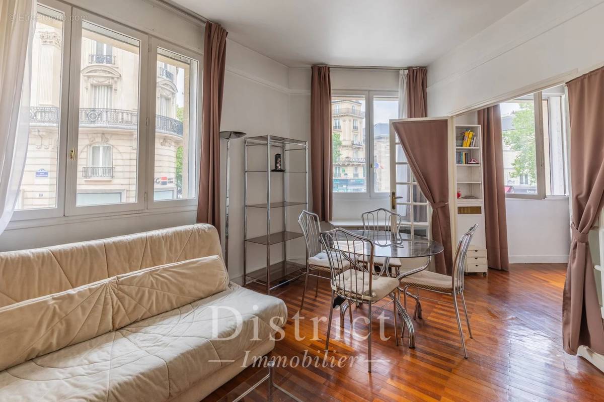 Appartement à PARIS-8E