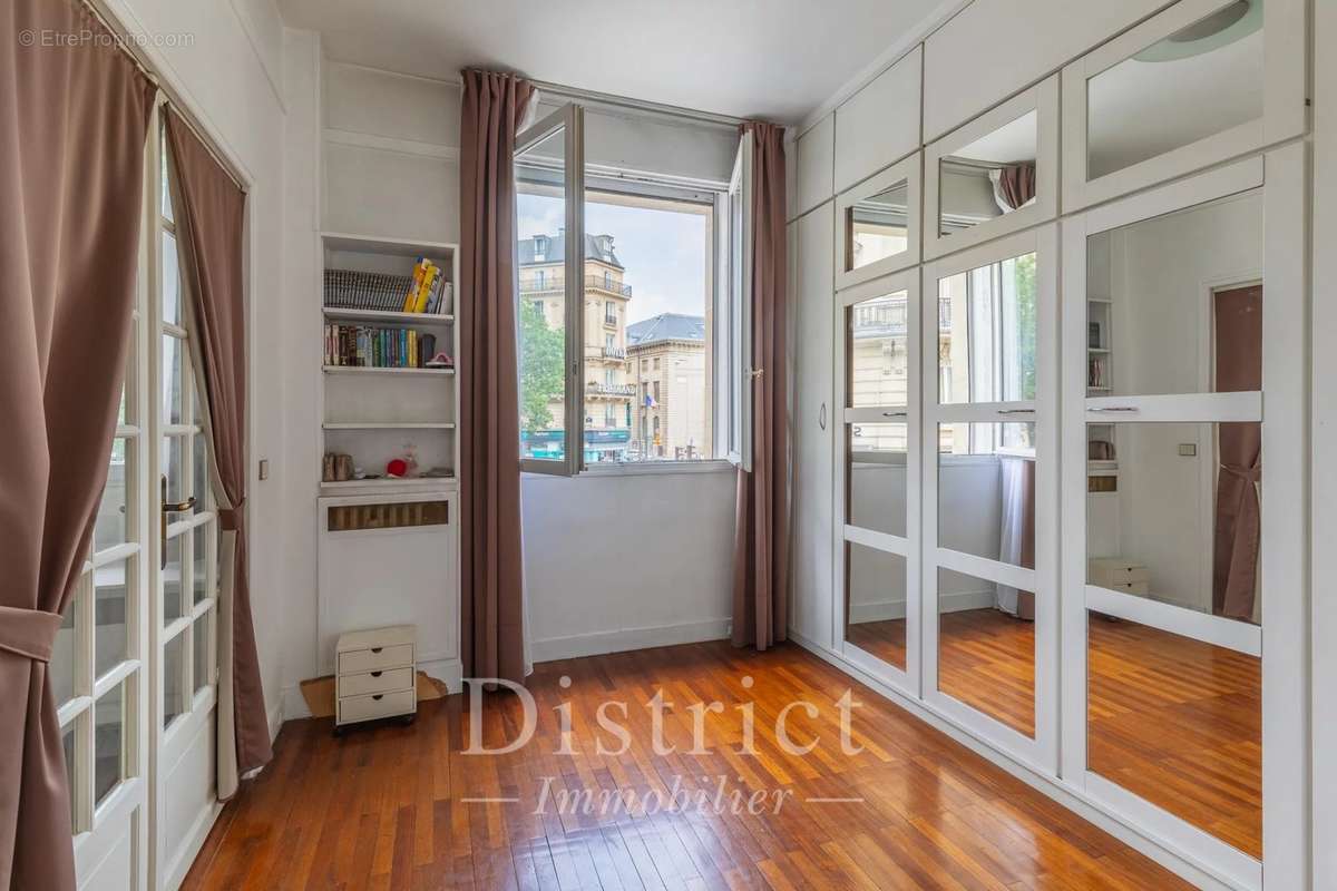 Appartement à PARIS-8E