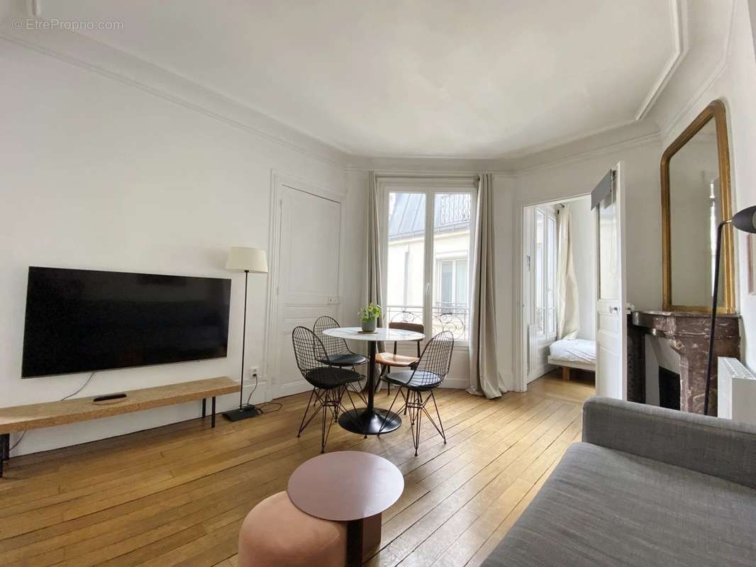 Appartement à PARIS-10E