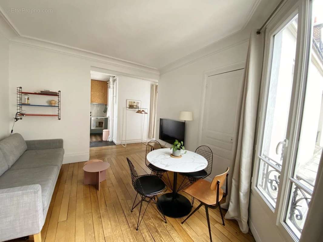 Appartement à PARIS-10E