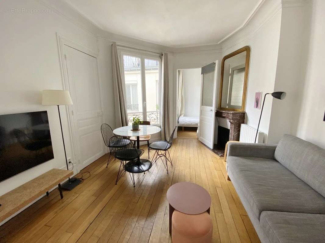 Appartement à PARIS-10E