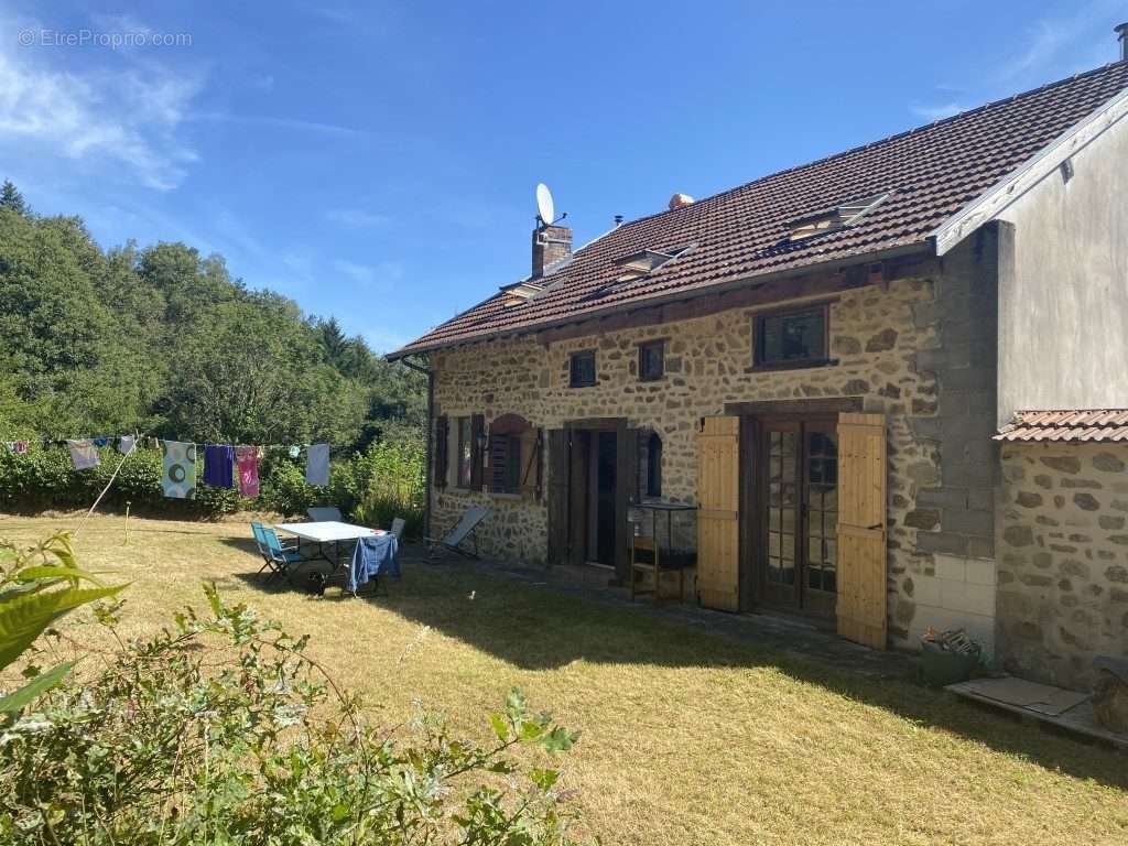 Maison à SAINT-JULIEN-LE-PETIT