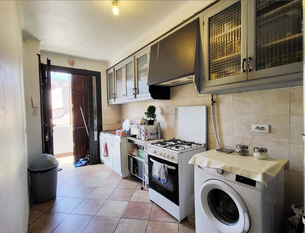 Appartement à MARSEILLE-3E