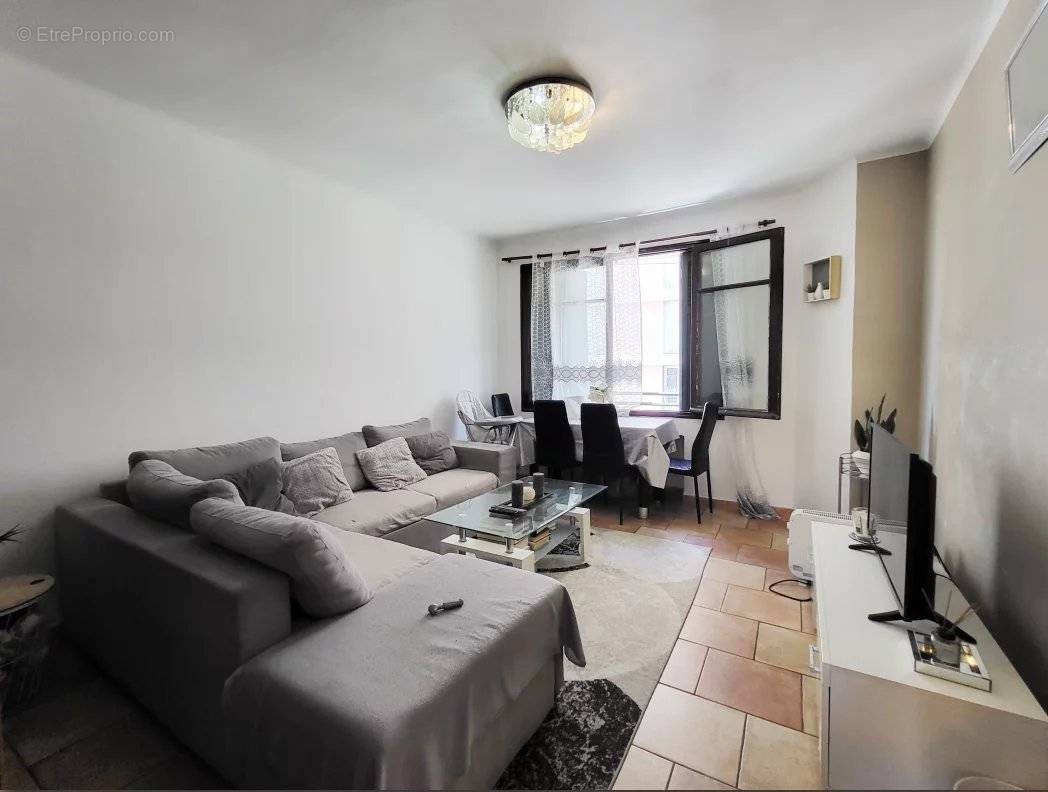 Appartement à MARSEILLE-3E