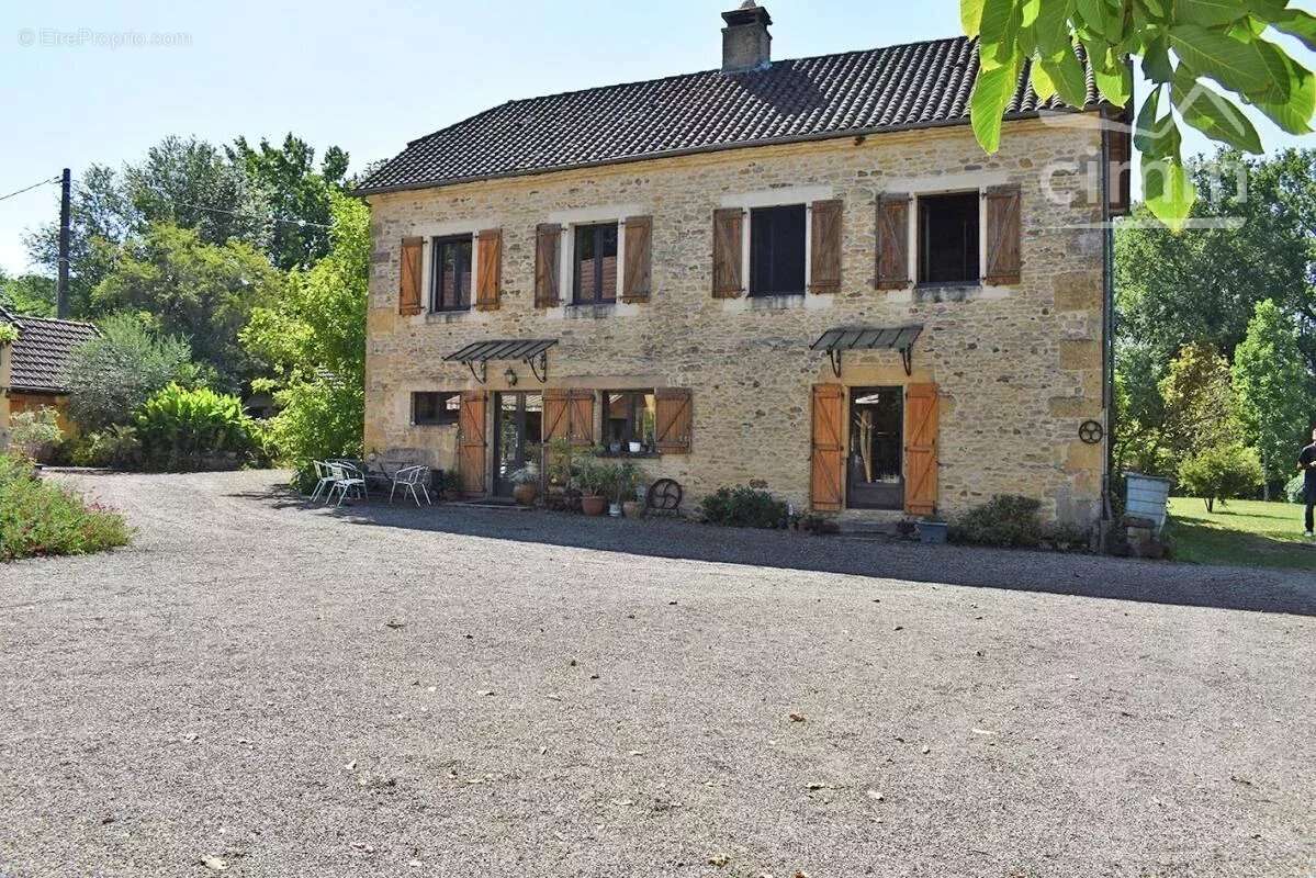 Maison à LA CHAPELLE-AUBAREIL