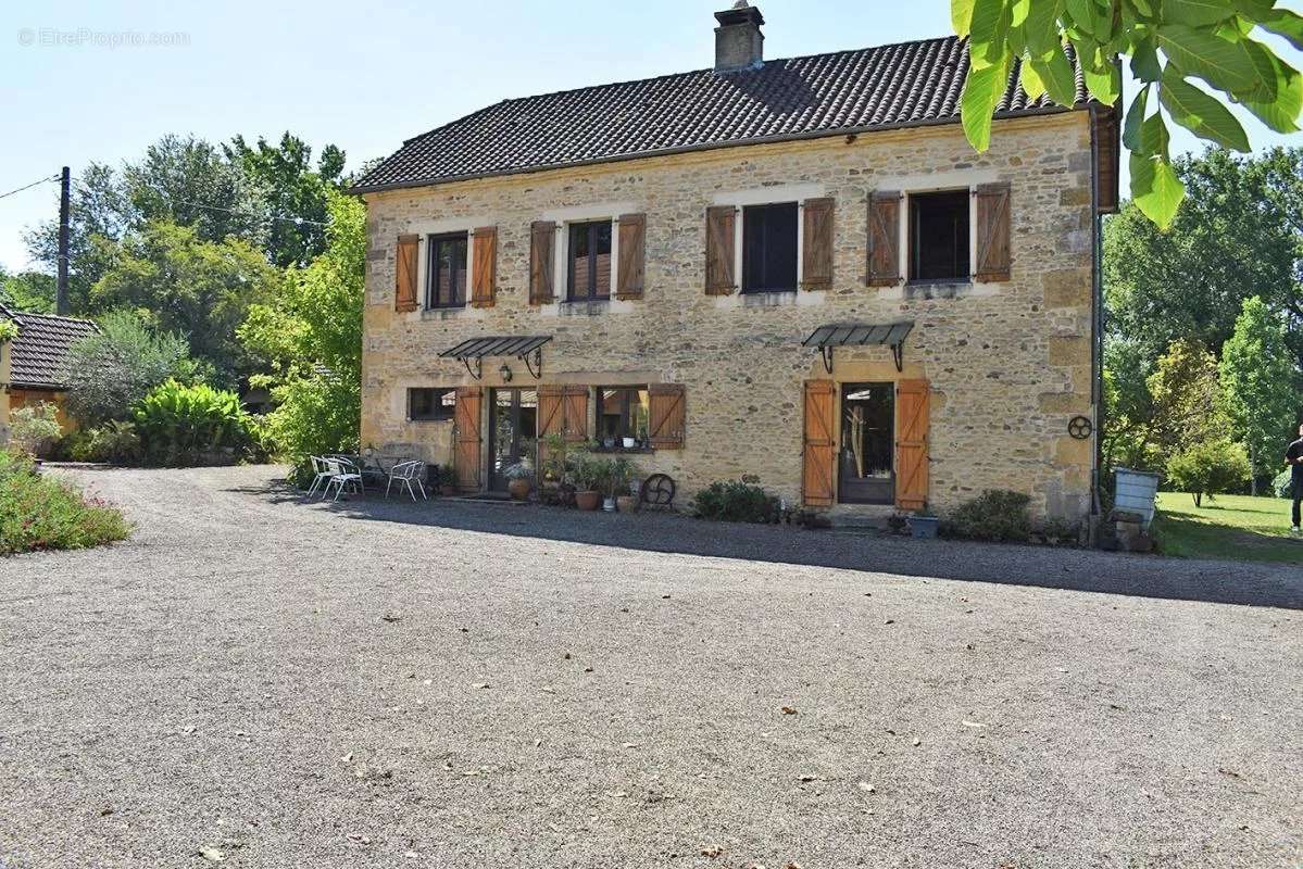 Maison à LA CHAPELLE-AUBAREIL