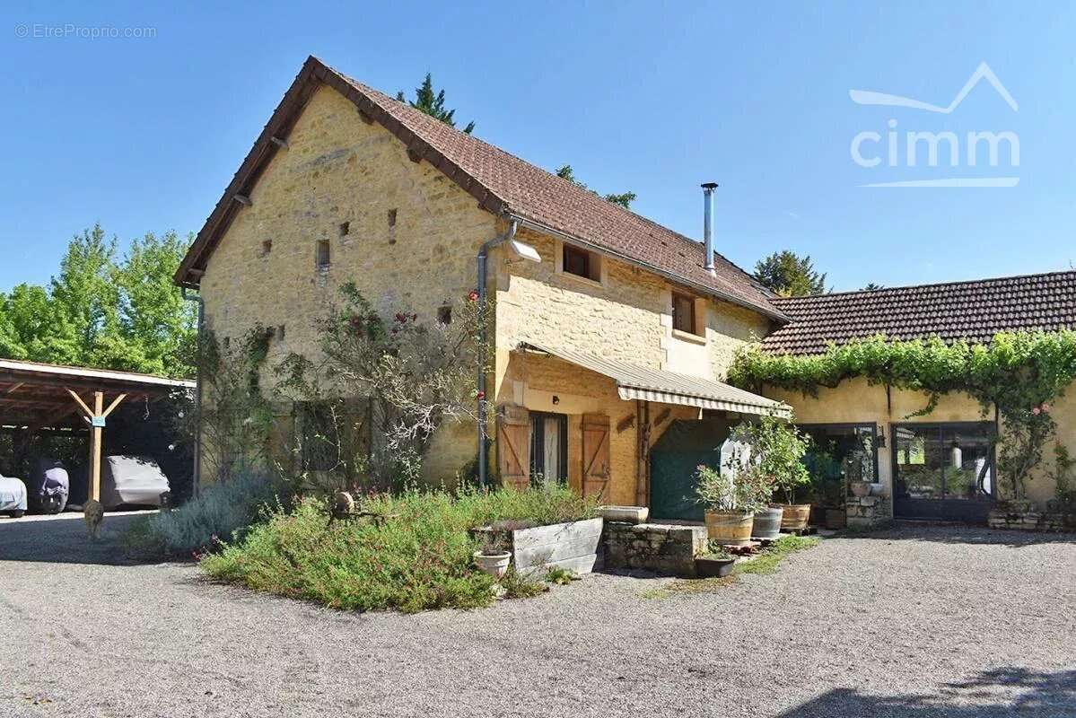 Maison à LA CHAPELLE-AUBAREIL