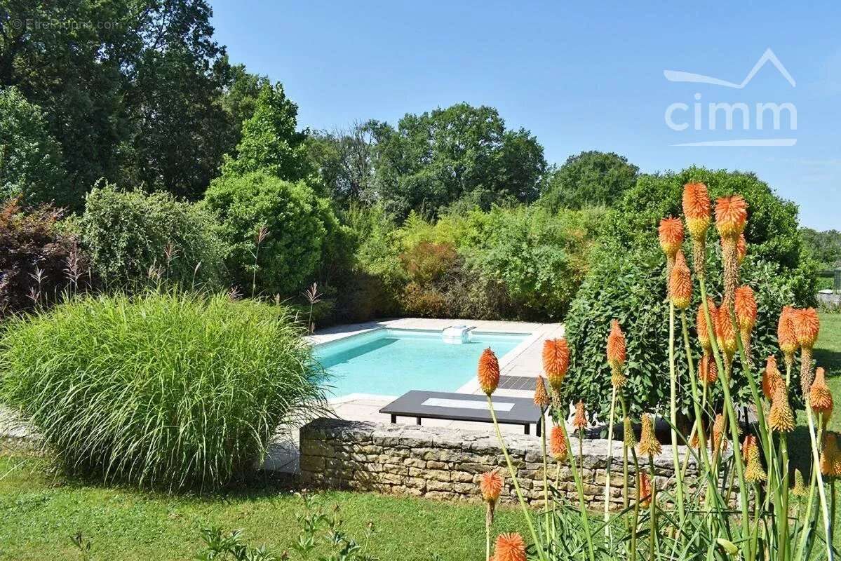 Maison à LA CHAPELLE-AUBAREIL