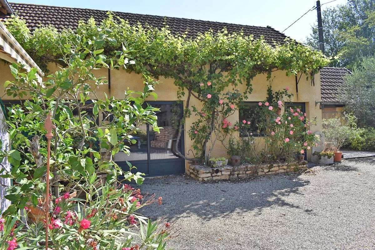 Maison à LA CHAPELLE-AUBAREIL