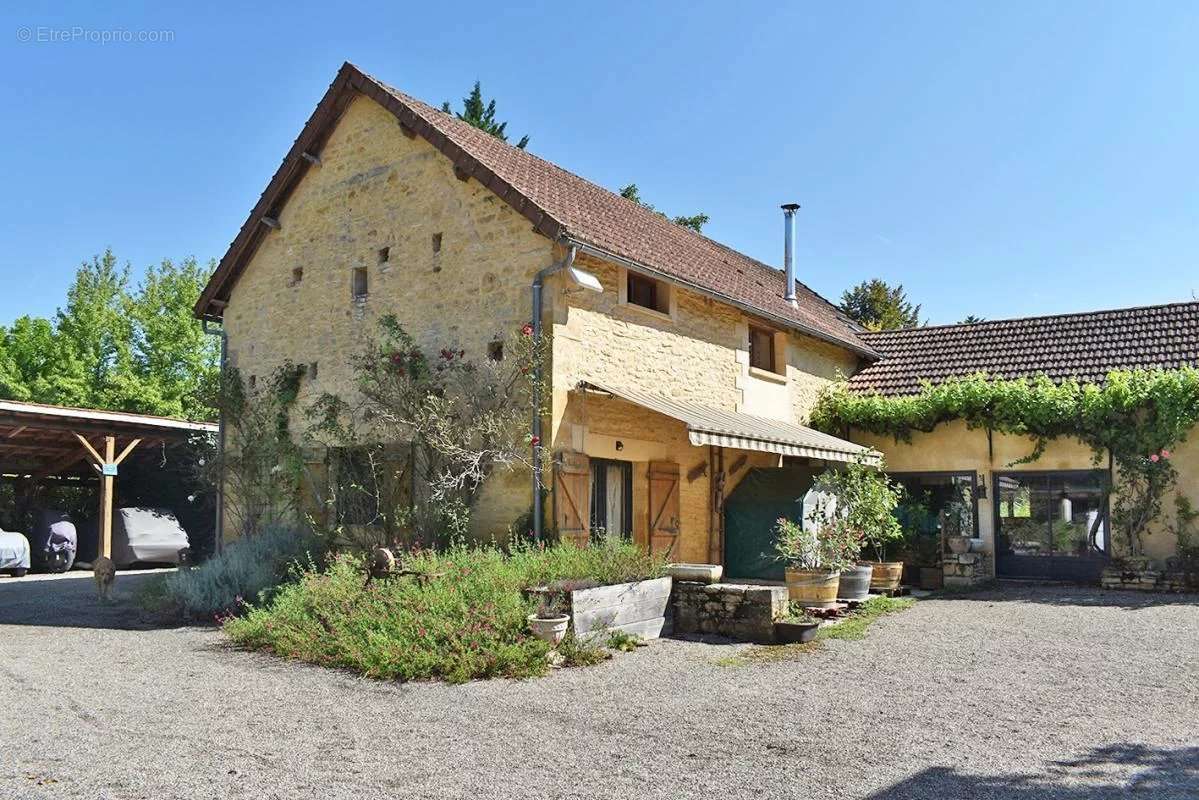 Maison à LA CHAPELLE-AUBAREIL