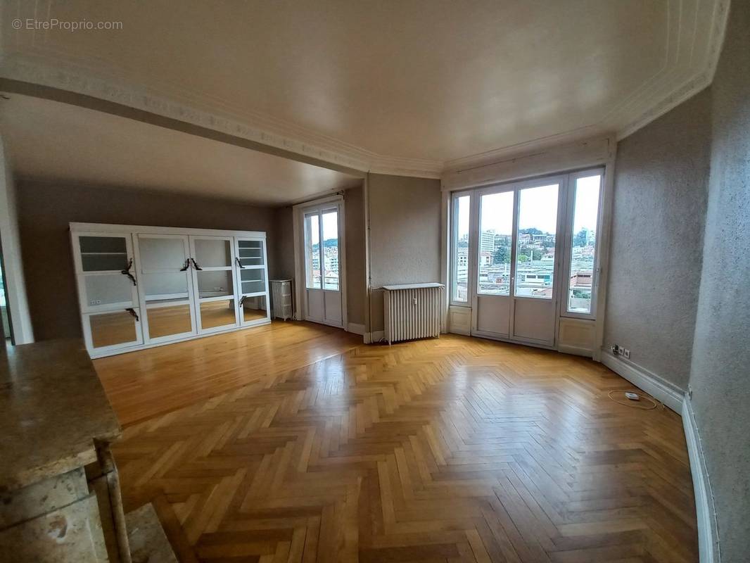 Appartement à SAINT-ETIENNE