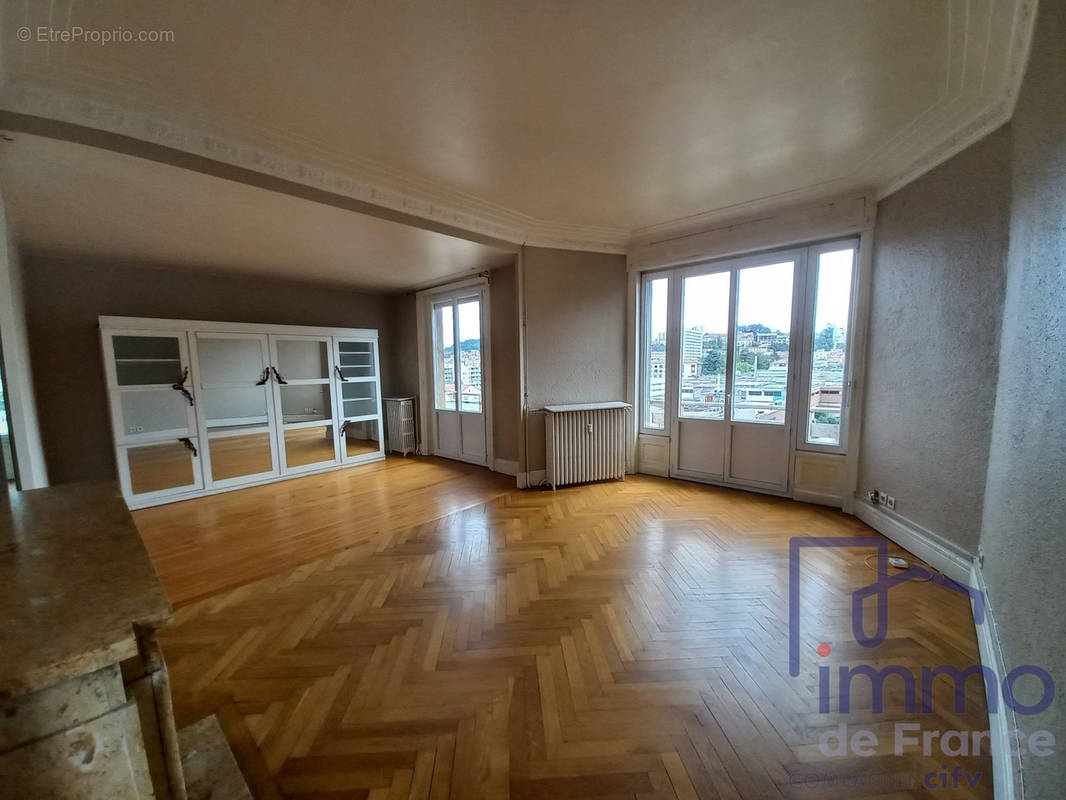 Appartement à SAINT-ETIENNE