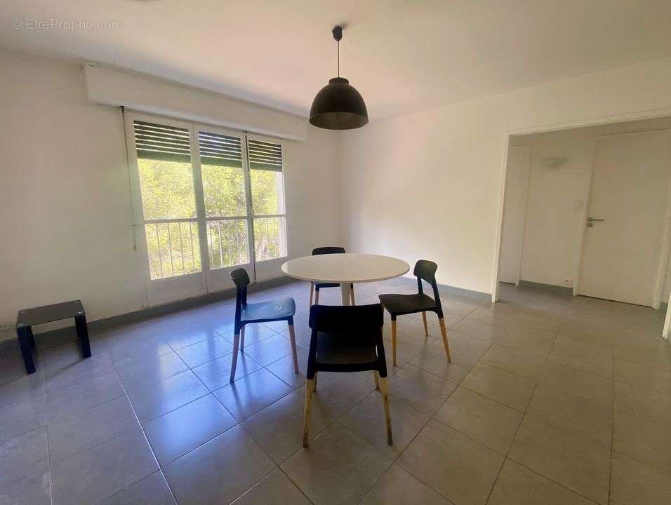 EXCLUSIVITE !! T3 58m2 + cave - Appartement à MARSEILLE-13E