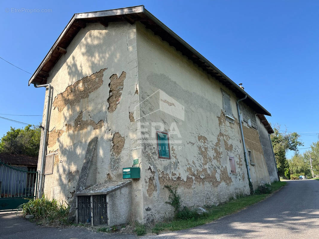 Maison à SAINT-VICTOR-DE-CESSIEU