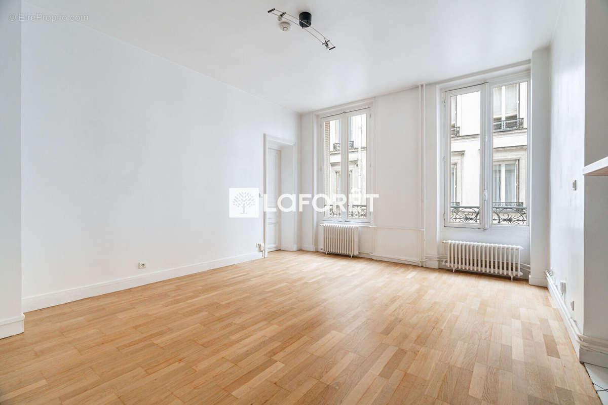 Appartement à PARIS-17E