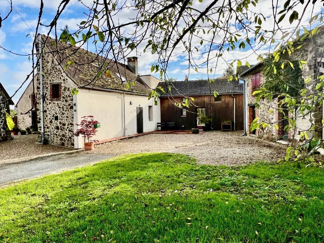 Maison à MAGNAC-LAVAL