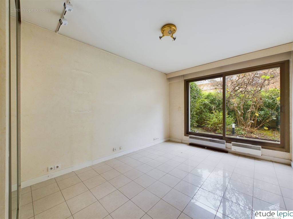 Appartement à NEUILLY-SUR-SEINE