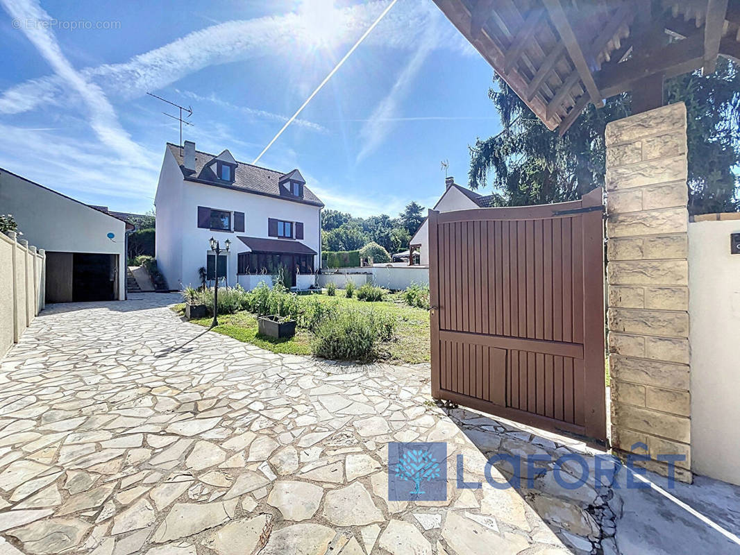 Maison à SAINT-GERMAIN-LES-ARPAJON