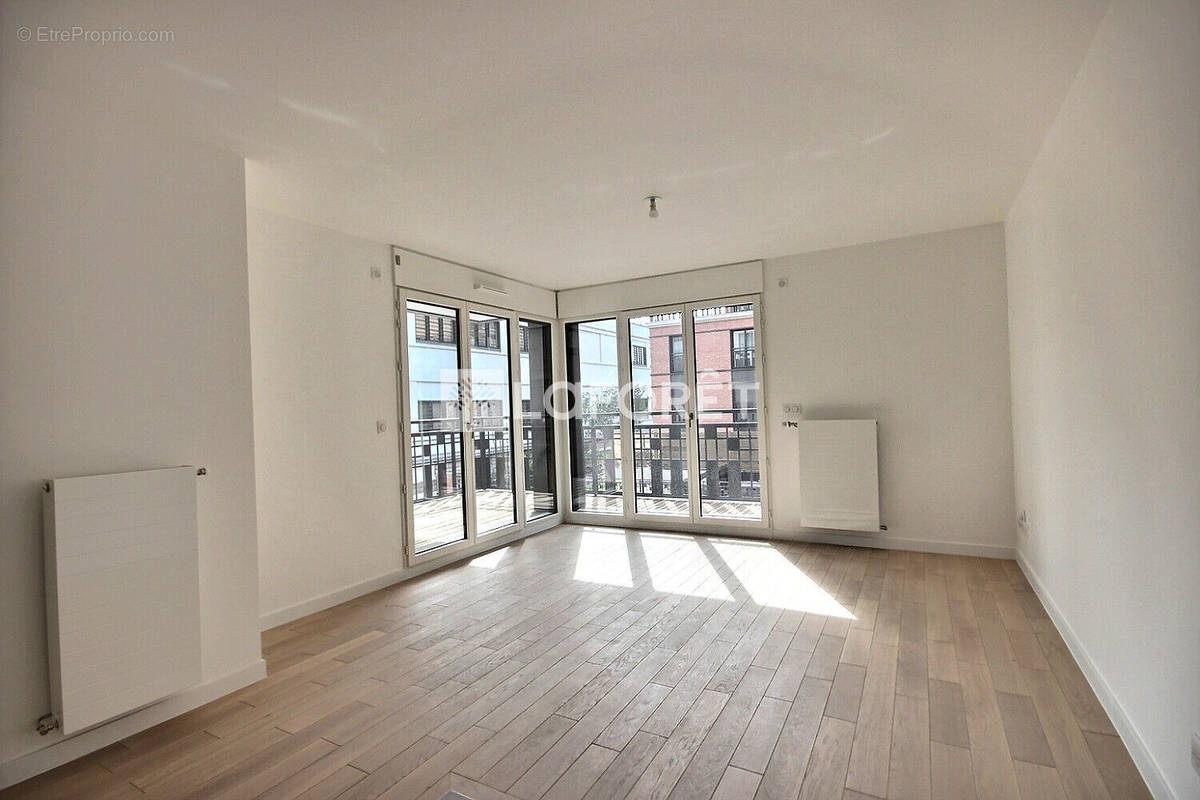 Appartement à COURBEVOIE