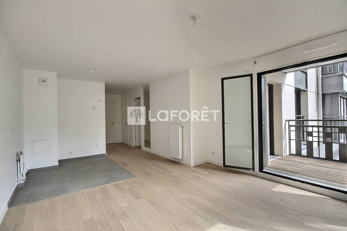 Appartement à COURBEVOIE