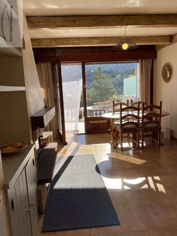 Appartement à GREOLIERES